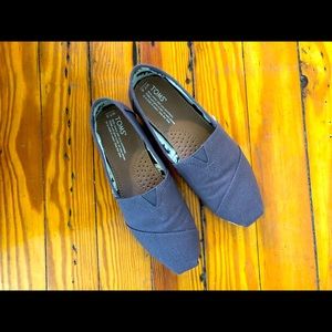 NWOT TOMS Lavender Loafers